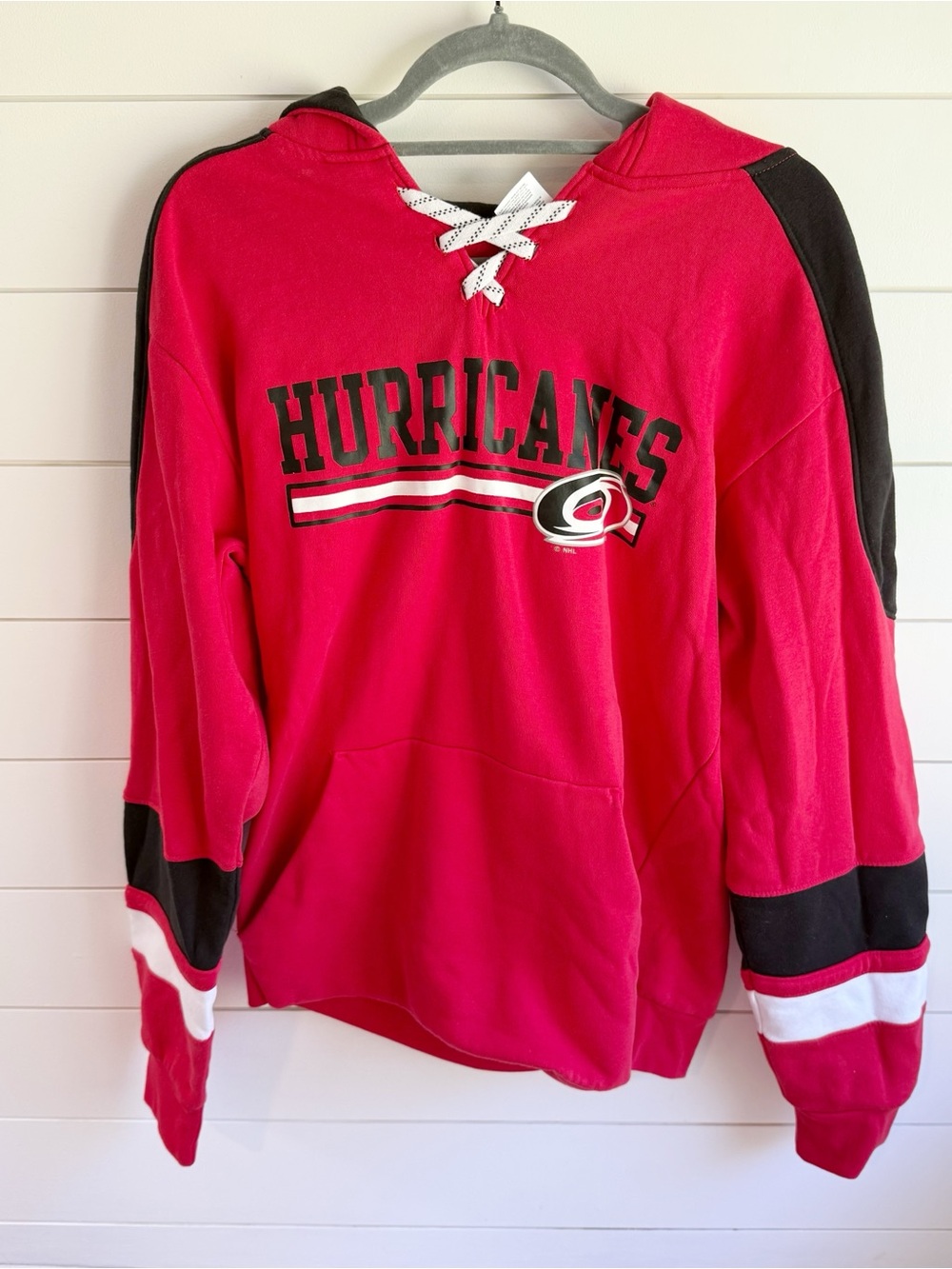 NHL NWOT Hurricanes Men’s Red and Black Crewneck Hoodie med